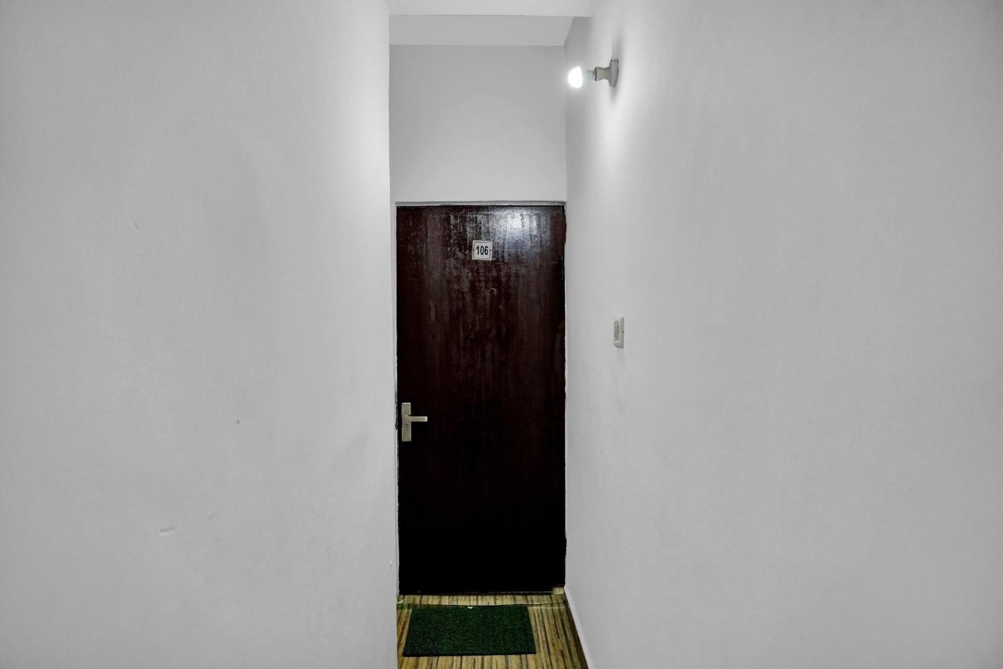 Collection O Jps Near Pvr Vikaspuri Delhi Hotel Exterior photo